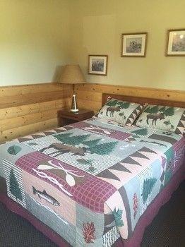 Smokey Hollow Resort Wasagaming Экстерьер фото